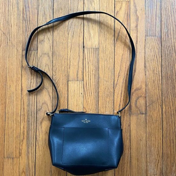 kate spade Handbags - Kate spade small crossbody bag